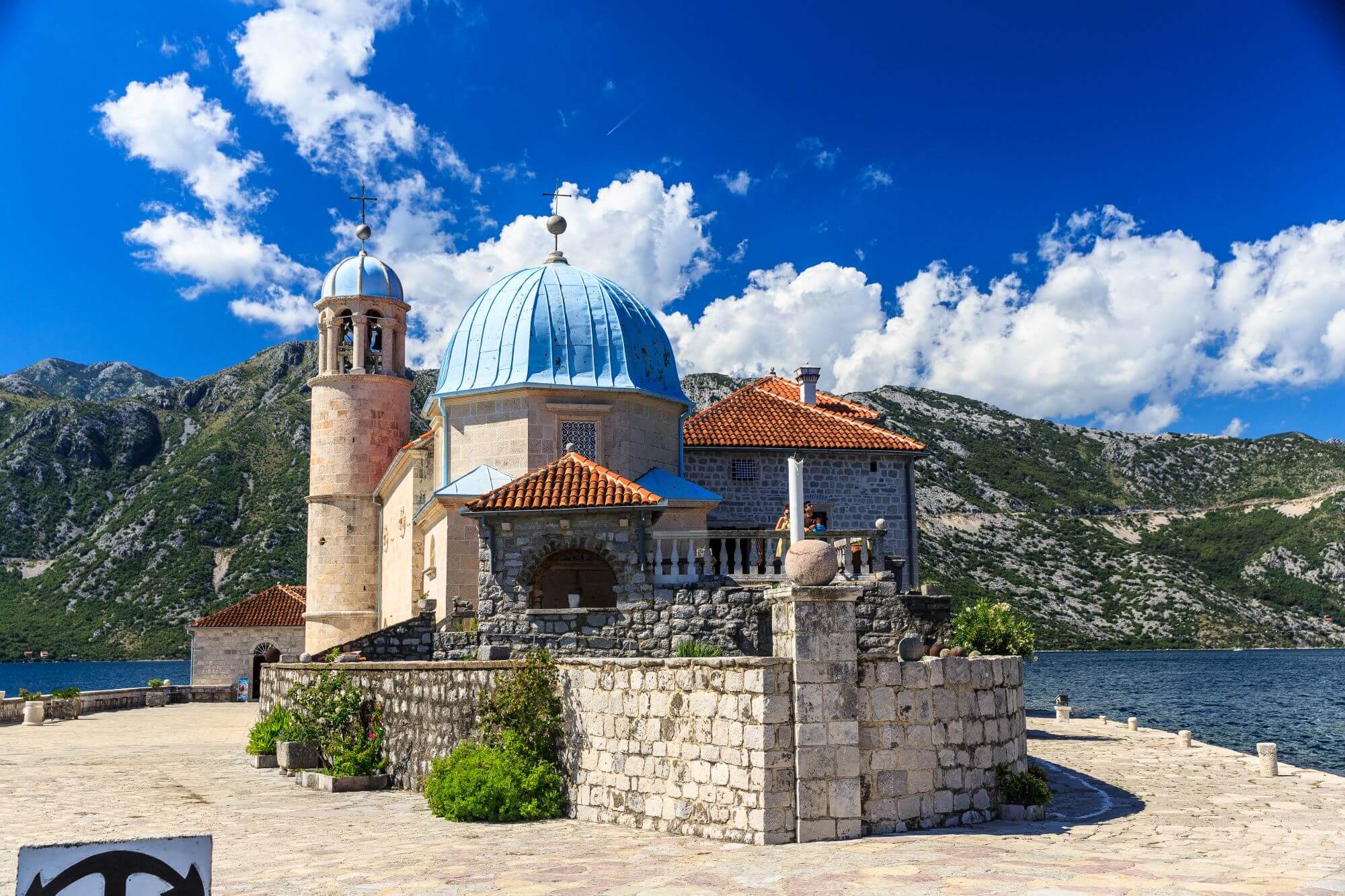 Mediterranean, Perast , Boka Kotorska, chapel, Adriatic, Lovra Dobričević, Kotor, man made islets, islets montenegro, islets in montenegro, montenegro islands, Guide to Our Lady of the Rocks, legend, bay of kotor, kotor bay, Mediteran, Perast , Boka Kotorska, kapelica, Jadran, Lovra Dobričević, Kotor, umjetni otočići, otočići crna gora, otočići u crnoj gori, crnogorski otoci, Vodič Gospe od Škrpjela, legenda, Boka Kotorska, Boka Kotorska,