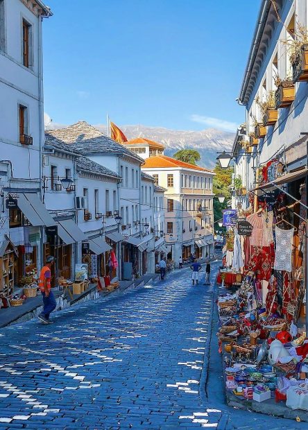 Gjirokastër, Gjirokastra, Gjinokastër, Albania, Mali and Gjere, World Heritage List, stone town Albania, fortress, Gjirokaster fortress, old bazaar, city of museums, Folk Music Festival, most popular destinations, most popular destinations in albania, Gjirokaster, gjirokaster things to do, popular thing to do, Gjirokastër, Gjirokastra, Gjinokastër, Albanija, Mali i Gjere, Popis svjetske baštine, kameni grad Albanija, tvrđava, tvrđava Gjirokaster, stari bazar, grad muzeja, Festival narodne glazbe, najpopularnija odredišta, najpopularnija odredišta u albaniji, Gjirokaster, gjirokaster stvari raditi, popularna stvar za raditi,