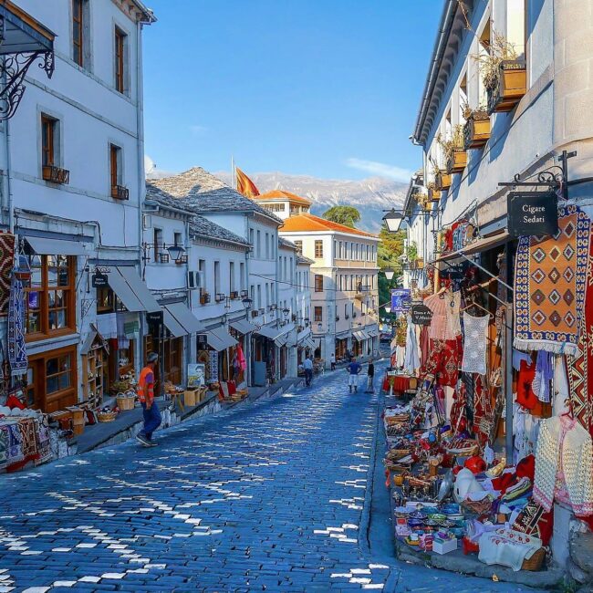 Gjirokastër, Gjirokastra, Gjinokastër, Albania, Mali and Gjere, World Heritage List, stone town Albania, fortress, Gjirokaster fortress, old bazaar, city of museums, Folk Music Festival, most popular destinations, most popular destinations in albania, Gjirokaster, gjirokaster things to do, popular thing to do, Gjirokastër, Gjirokastra, Gjinokastër, Albanija, Mali i Gjere, Popis svjetske baštine, kameni grad Albanija, tvrđava, tvrđava Gjirokaster, stari bazar, grad muzeja, Festival narodne glazbe, najpopularnija odredišta, najpopularnija odredišta u albaniji, Gjirokaster, gjirokaster stvari raditi, popularna stvar za raditi,