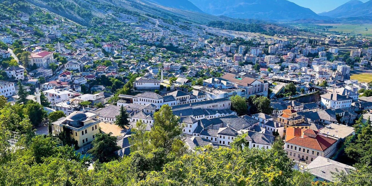 Gjirokastër, Gjirokastra, Gjinokastër, Albania, Mali and Gjere, World Heritage List, stone town Albania, fortress, Gjirokaster fortress, old bazaar, city of museums, Folk Music Festival, most popular destinations, most popular destinations in albania, Gjirokaster, gjirokaster things to do, popular thing to do, Gjirokastër, Gjirokastra, Gjinokastër, Albanija, Mali i Gjere, Popis svjetske baštine, kameni grad Albanija, tvrđava, tvrđava Gjirokaster, stari bazar, grad muzeja, Festival narodne glazbe, najpopularnija odredišta, najpopularnija odredišta u albaniji, Gjirokaster, gjirokaster stvari raditi, popularna stvar za raditi,