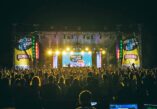 Bajaga, Buč Kesidi,Let 3, Mostar Summer Fest, tickets, Mostar Summer Fest, žuti mjesec, svirač tišine, ljevoruka electropop disco rock senzacija, punkeri, zlatni traktor, Bajaga, Buč Kesidi, Let 3, Vojko V, Goran Bare i Majke, Urban & 4, Helem nejse, Brkovi, Zoster, Krankšvester, Krešo Bengalka, Grše, Andra Kiddo, Pava, festivalske ulaznice, Early Bird, cijena, prodaja, jednodnevne ulaznice, promo cijena, Mepas Mall, kupikartu.ba, informacije, službena stranica, Facebook, Instagram Mostar Summer Fest, žuti mjesec, svirač tišine, ljevoruka electropop disco rock senzacija, punkeri, zlatni traktor, Bajaga, Buč Kesidi, Let 3, Vojko V, Goran Bare i Majke, Urban & 4, Helem nejse, Brkovi, Zoster, Krankšvester, Krešo Bengalka, Grše, Andra Kiddo, Pava, festivalske ulaznice, Early Bird, cijena, prodaja, jednodnevne ulaznice, promo cijena, Mepas Mall, kupikartu.ba, informacije, službena stranica, Facebook, Instagram