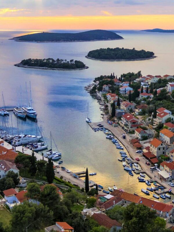 Mimice, Omiš, Brač island, Brac island, Hvar, Vis island, island of Vis, Biševo, Bisevo island, Maslinica, island of Šolta, Solta island, Polebrnjak, Saskinja, Stipanska, Kamik, Balkun, Rudula, Grmej, islet, Marchi family, heritage hotel, Hotel Martinis Marchi, Punta, Šipkova, beach, sand beach, Mimice, Omiš, otok Brač, otok Brač, Hvar, otok Vis, otok Vis, Biševo, otok Biševo, Maslinica, otok Šolta, otok Šolta, Polebrnjak, Saškinja, Stipanska, Kamik, Balkun, Rudula, Grmej, otočić, Marchi obiteljski, heritage hotel, Hotel Martinis Marchi, Punta, Šipkova, plaža, pješčana plaža,
