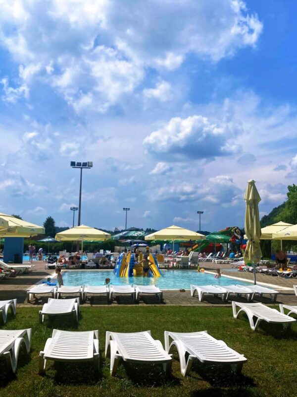 Terme jezerčica,Bazeni, Plivanje,Spa, Zagorje, mladi, penzioneri, udoban smještaj, sobe,unutarnji vodeni park, vanjski vodeni park, SPA zona, wellness centar, opuštanje, termalna voda, ljekovita mineralna voda, rehabilitacija, rekreacija, fizioterapeuti, vježbe ulaz, kreveti, cimerka, mini bar, vanjski bar, kongresni centar, dvorane za sastanke, tehnička oprema, predavanja, profesionalno, Jela, restoran, zagorska kuhinja, pansionski obroci, buffet stol, vina, atmosfera, Zagreb, zračna luka, destinacija, Titina Jovanka, Terme Jezerčica, Pools, Swimming, Spa, Zagorje, young people, pensioners, comfortable accommodation, rooms, indoor water park, outdoor water park, SPA zone, wellness center, relaxation, thermal water, healing mineral water, rehabilitation, recreation, physiotherapists, exercises entrance, beds, roommate, mini bar, outdoor bar, congress center, meeting rooms, technical equipment, lectures, professional, meals, restaurant, Zagorje cuisine, board meals, buffet table, wines, atmosphere, Zagreb, airport, destination, Titina Jovanka