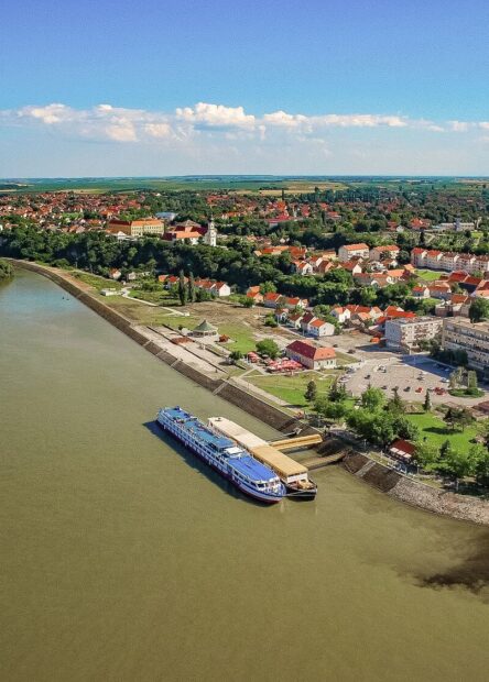 Danube, Water Bus Bajadera, Vukovar, Ilok wine, Bajadera, Forest park Adica, Vukovarska kuća, 032, Maritim, Central, Vukovarski pub, Dublin Pub, Lavoslav Ružička, Hotel Lav, Villa Martini, Eltz Manor, Srijem Palace, Stagecoach mail building, Magistrate building, Dunav, Water Bus Bajadera, Vukovar, Iločko vino, Bajadera, Park šuma Adica, Vukovarska kuća, 032, Maritim, Central, Vukovarski pub, Dublin Pub, Lavoslav Ružička, Hotel Lav, Villa Martini, Dvorac Eltz, Palača Srijem, Zgrada diližanse , Zgrada Magistrata