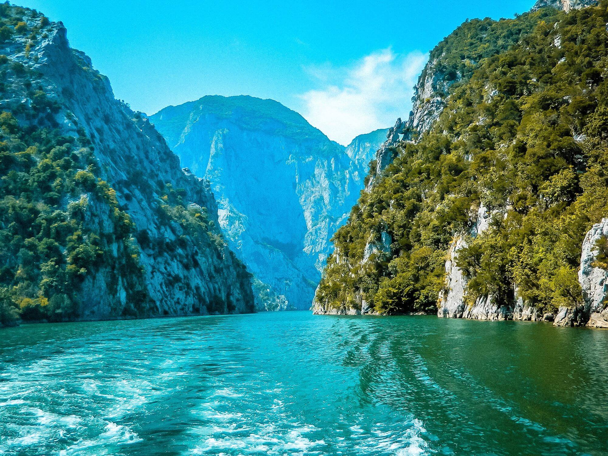 Albania, Albanian Alps, Lake Komani, Liqeni i Komanit, Drini River, Shala river, Valbona river, Shala, Daica, Berisha, Gomina, Shala cave, Kaurri cave, Fierza harbor, Koman harbor, boat cruise, Koman to Fierza boat cruise, Riverside Komani Lake, Komani Lake Shala River, Komani Lake from Shkoder, Koman Albania Albanija, Albanske Alpe, jezero Komani, Liqeni i Komanit, rijeka Drini, rijeka Shala, rijeka Valbona, Shala, Daica, Berisha, Gomina, pećina Shala, pećina Kaurri, luka Fierza, luka Koman, krstarenje brodom, krstarenje brodom od Komana do Fierze, Jezero Komani uz rijeku, jezero Komani Rijeka Shala, jezero Komani iz Skadra, Koman Albanija