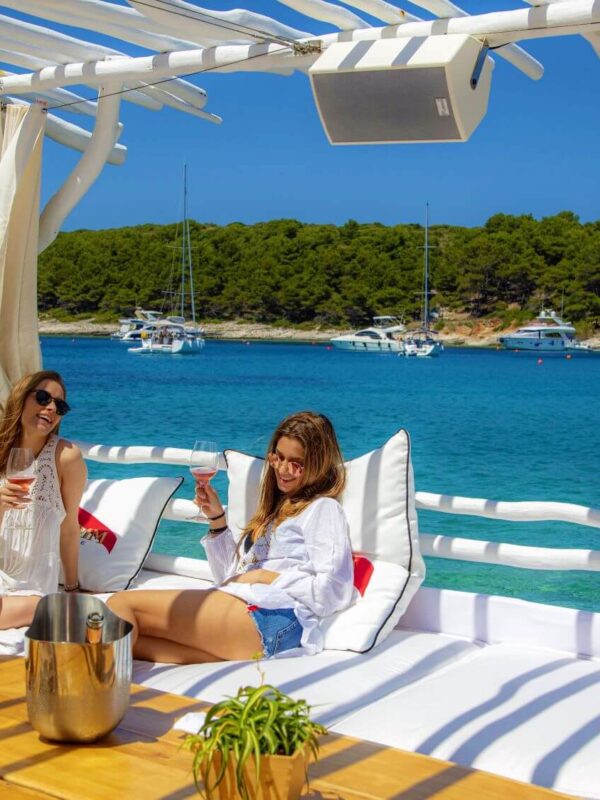 Paklinski Islands, sailing Croatia, Croatia sailing spots, Hvar, Hvar sailing, Dalmatia, Dalmatia sailing, Palmižana, Vinogradisce Bay, Adriatic Sea, Adriatic Sea places to visit, hidden bays Croatia, Palmizana, Palmizana hotel, Palmizana beach, Palmizana Hvar, Palmizana island Croatia, Palmizana island, Palmizana marina, Palmizana sailing, Pakleni Island tour Paklinski otoci, jedrenje Hrvatska, Hrvatska mjesta za jedrenje, Hvar, Hvar jedrenje, Dalmacija, Dalmacija jedrenje, Palmižana, uvala Vinogradišće, Jadransko more, Jadransko more mjesta za posjetiti, skrivene uvale Hrvatska, Palmižana, hotel Palmižana, plaža Palmižana, Palmižana Hvar, Palmižana otok Hrvatska, otok Palmižana, marina Palmižana, jedrenje Palmižana, obilazak Paklenog otoka