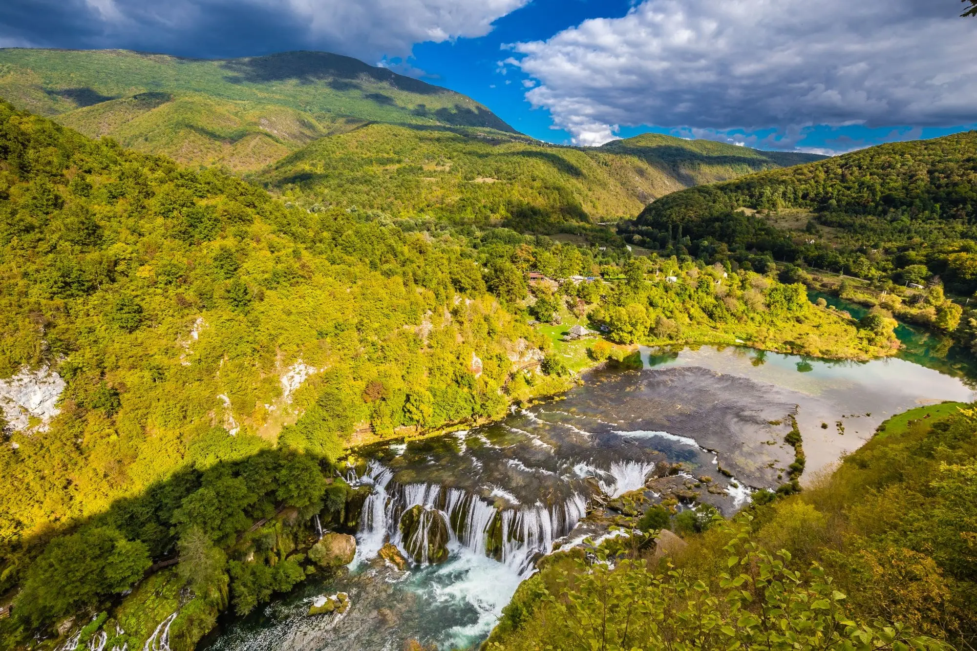 štrbački buk fotografije, štrbački buk recenzije, štrbački buk rafting, štrbački buk slike, štrbački buk restoran, slapovi una, rijeka una, strbacki buk gdje se nalazi, Štrbački buk, aktivnosti na otvorenom, vodopad, vodopad rijeke Une, rijeke Une, Kulen Vakuf, Orašac, Bosna i Hercegovina, Hrvatska, Nacionalni park Una, Nacionalni park Una, kajak na rijeci Uni, vožnja kanuom na rijeci Uni, rafting na Uni, Martin Brod, Doljani, Donji Štrbci, Štrbacki buk photos, Štrbacki buk reviews, Štrbacki buk rafting, Štrbacki buk pictures, Štrbacki buk restaurant, una waterfalls, Una river, Strbacki buk where it is located, Štrbacki buk, outdoor activities, waterfall, Una river waterfall, Una river, Kulen Vakuf , Orašac, Bosnia and Herzegovina, Croatia, Una National Park, Una National Park, kayaking on the Una River, canoeing on the Una River, rafting on the Una, Martin Brod, Doljani, Donji Štrbci,