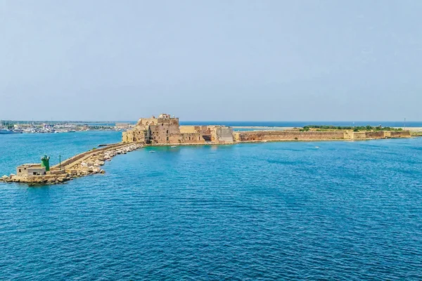 week, flight deal, Brindisi, Italy, beautiful city, southern Italy, Apulia, Puglia, must-visit destination, summer, beaches, tanning, sun, opportunity, Italy, ancient castles, Castello Alfonsino di Brindisi, Swabian Castle of Brindisi, churches, San Giovanni Al Sepolcro, Saint Benedetto Cloister, Regional Natural Park of Punta della Contessa Salt, Regional Nature Reserve Forest Cerano, vacation, explore, Mesagne, Lecce, flight, Zagreb, cost, rental, deals, one-bedroom apartment, Il Porto Affittacamere b&b, Scirocco Guest House tjedan, ponuda leta, Brindisi, Italija, prekrasan grad, južna Italija, Apulija, Puglia, odredište koje morate posjetiti, ljeto, plaže, sunčanje, sunce, prilika, Italija, drevni dvorci, Castello Alfonsino di Brindisi, švapski dvorac Brindisi, crkve , San Giovanni Al Sepolcro, klaustar Saint Benedetto, Regionalni prirodni park Punta della Contessa Salt, Regionalni rezervat prirode Forest Cerano, odmor, istraži, Mesagne, Lecce, let, Zagreb, cijena, najam, ponude, jednosobni stan, Il Porto Affittacamere B&B, Scirocco Guest House