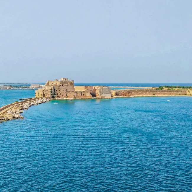 week, flight deal, Brindisi, Italy, beautiful city, southern Italy, Apulia, Puglia, must-visit destination, summer, beaches, tanning, sun, opportunity, Italy, ancient castles, Castello Alfonsino di Brindisi, Swabian Castle of Brindisi, churches, San Giovanni Al Sepolcro, Saint Benedetto Cloister, Regional Natural Park of Punta della Contessa Salt, Regional Nature Reserve Forest Cerano, vacation, explore, Mesagne, Lecce, flight, Zagreb, cost, rental, deals, one-bedroom apartment, Il Porto Affittacamere b&b, Scirocco Guest House tjedan, ponuda leta, Brindisi, Italija, prekrasan grad, južna Italija, Apulija, Puglia, odredište koje morate posjetiti, ljeto, plaže, sunčanje, sunce, prilika, Italija, drevni dvorci, Castello Alfonsino di Brindisi, švapski dvorac Brindisi, crkve , San Giovanni Al Sepolcro, klaustar Saint Benedetto, Regionalni prirodni park Punta della Contessa Salt, Regionalni rezervat prirode Forest Cerano, odmor, istraži, Mesagne, Lecce, let, Zagreb, cijena, najam, ponude, jednosobni stan, Il Porto Affittacamere B&B, Scirocco Guest House