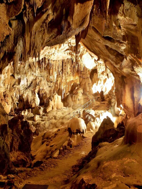 Cerovac Caves, largest cave complex in Croatia, cave complex Croatia, Gracac caves, Velebit Crnopac hill, Velebit Nature Park, Nikola Turkalj, cave bears in Croatia, Cerovačke špilje, najveći špiljski kompleks u Hrvatskoj, špiljski kompleks Hrvatska, Gračačke špilje, Velebitsko brdo Crnopac, Park prirode Velebit, Nikola Turkalj, špiljski medvjedi u Hrvatskoj,