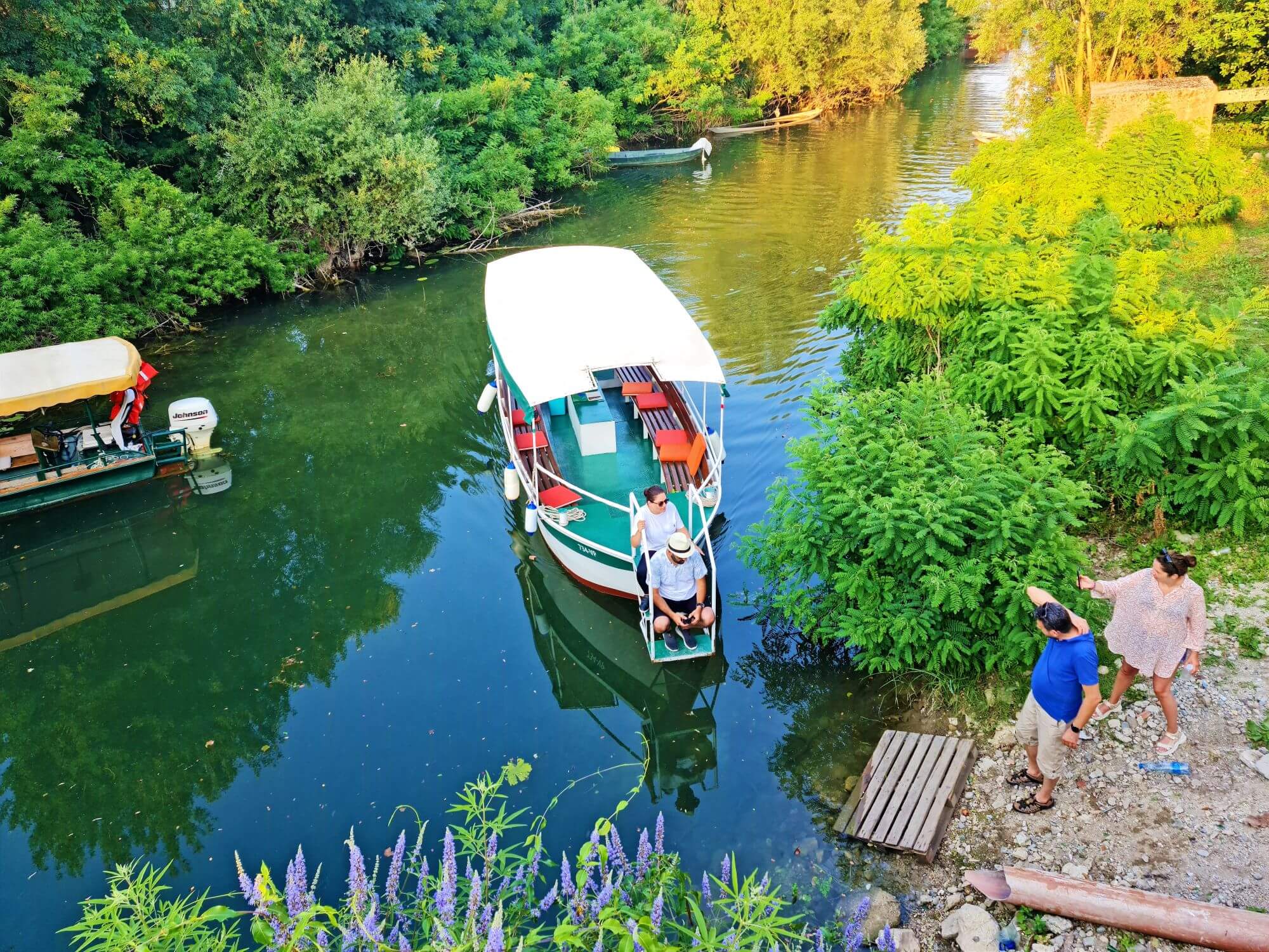 Hotel Pelikan, Virpazar, Skadar Lake, Podgorica, Bar, hotels, Virpazar hotels, Skadar Lake hotels, Tomun Zec, Lake Skadar, boat rides on Lake Skadar, virpazar boat ride, Pelikan restaurant, Montenegrin wine, Pelikan hotel, Hotel Pelikan, Virpazar, Skadarsko jezero, Podgorica, Bar, hoteli, hoteli Virpazar, hoteli Skadarsko jezero, Tomun Zec, Skadarsko jezero, vožnja čamcem po Skadarskom jezeru, vožnja čamcem virpazar, restoran Pelikan, Crnogorsko vino, hotel Pelikan, vožnja čamcem skadar