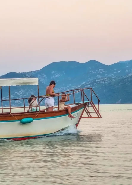 Lake Skadar, Virpazar, Hotel Pelikan, Montenegro, Albania, Lake Skadar National Park, lake skadar legend, is lake skadar worth visiting, lake skadar boat ride, lake skadar, lake skadar boat trip, lake skadar cruise, lake skadar swimming, lake skadar day trip Skadarsko jezero, Virpazar, Hotel Pelikan, Crna Gora, Albanija, Nacionalni park Skadarsko jezero, legenda o Skadarskom jezeru, vrijedi li posjetiti Skadarsko jezero, vožnja brodom po Skadarskom jezeru, Skadarsko jezero, izlet brodom po Skadarskom jezeru, krstarenje Skadarskim jezerom, plivanje po Skadarskom jezeru, Skadarsko jezero jednodnevni izlet