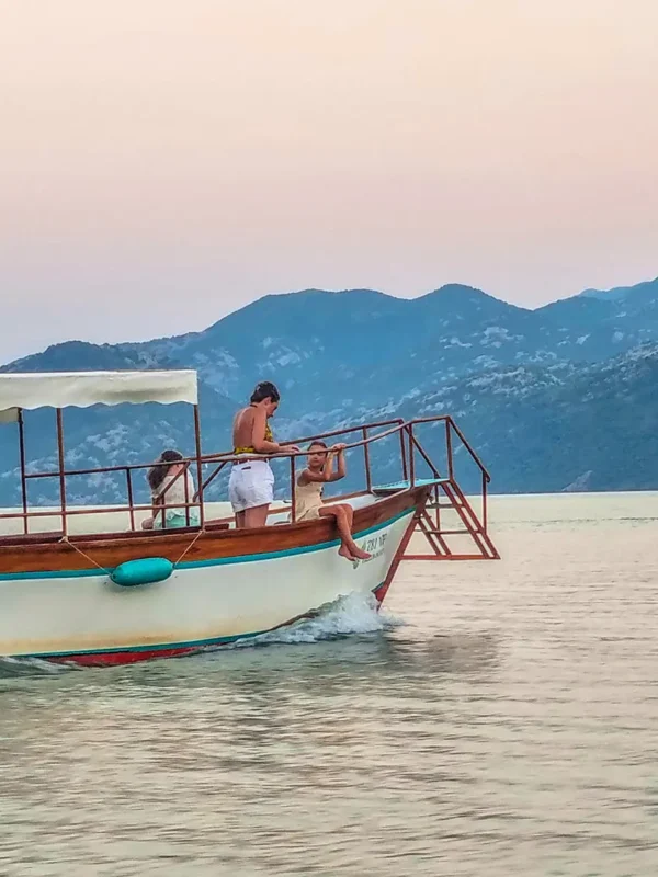 Lake Skadar, Virpazar, Hotel Pelikan, Montenegro, Albania, Lake Skadar National Park, lake skadar legend, is lake skadar worth visiting, lake skadar boat ride, lake skadar, lake skadar boat trip, lake skadar cruise, lake skadar swimming, lake skadar day trip Skadarsko jezero, Virpazar, Hotel Pelikan, Crna Gora, Albanija, Nacionalni park Skadarsko jezero, legenda o Skadarskom jezeru, vrijedi li posjetiti Skadarsko jezero, vožnja brodom po Skadarskom jezeru, Skadarsko jezero, izlet brodom po Skadarskom jezeru, krstarenje Skadarskim jezerom, plivanje po Skadarskom jezeru, Skadarsko jezero jednodnevni izlet