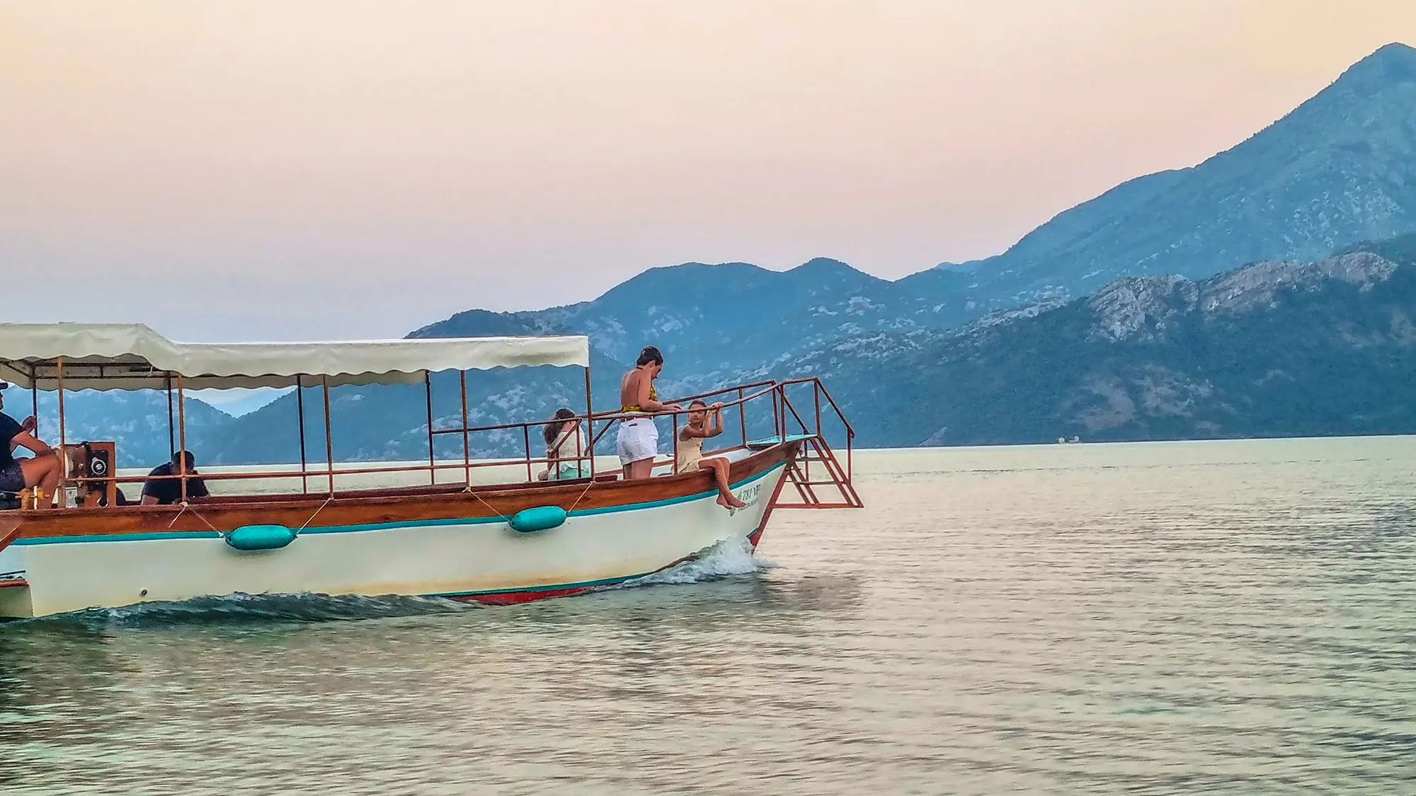 Lake Skadar, Virpazar, Hotel Pelikan, Montenegro, Albania, Lake Skadar National Park, lake skadar legend, is lake skadar worth visiting, lake skadar boat ride, lake skadar, lake skadar boat trip, lake skadar cruise, lake skadar swimming, lake skadar day trip Skadarsko jezero, Virpazar, Hotel Pelikan, Crna Gora, Albanija, Nacionalni park Skadarsko jezero, legenda o Skadarskom jezeru, vrijedi li posjetiti Skadarsko jezero, vožnja brodom po Skadarskom jezeru, Skadarsko jezero, izlet brodom po Skadarskom jezeru, krstarenje Skadarskim jezerom, plivanje po Skadarskom jezeru, Skadarsko jezero jednodnevni izlet