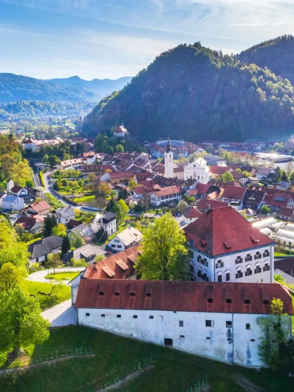 Ljubljana, Kamnik, Slovenia, oldest towns in Slovenia, Kamnik-Savinja Alps, Little Castle Kamnik, Stari Grad Kamnik, Old Town Kamnik Castle, Zgornji grad, Kamnik Museum, Zaprice manor, Franciscan monastery Kamnik, Church of St. James Kamnik, Kamniska Bistrica, Kamnik Bistrica, the hunting lodge of King Alexander, gorge of Veliki Predaselj, gorge of Mali Predaselj,  Orglice waterfall, cleanest rivers in Slovenia, Volčji Potok Arboretum,  Ljubljana, Kamnik, Slovenija, najstariji gradovi u Sloveniji, Kamniško-Savinjske Alpe, Mali dvorac Kamnik, Stari Grad Kamnik, Stari grad Kamnik, Zgornji grad, Muzej Kamnik, Dvorac Zaprice, Franjevački samostan Kamnik, Crkva svetog Jakova Kamnik, Kamniška Bistrica, Kamnik Bistrica, Lovačka kuća kralja Aleksandra, klanac Veliki Predaselj, klanac Mali Predaselj, Slap Orglice, najčišće rijeke u Sloveniji, Arboretum Volčji Potok,