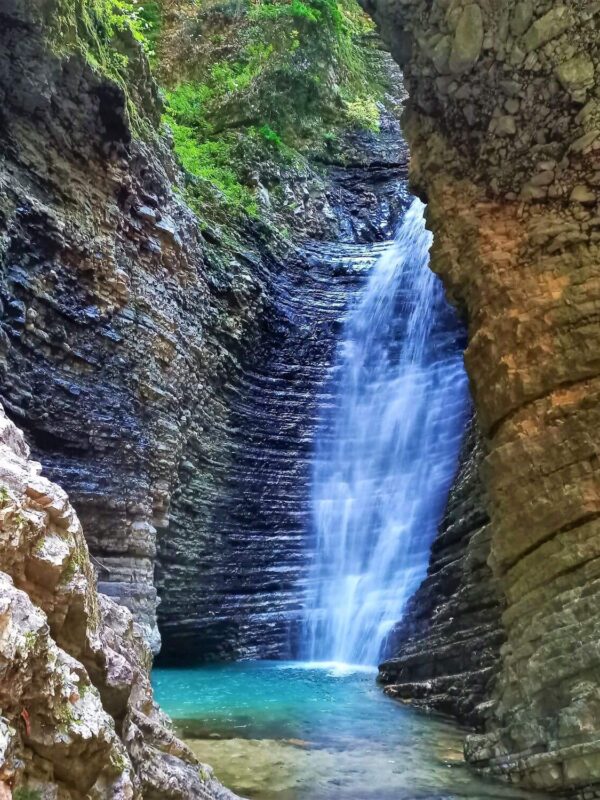 Peshtura waterfall, Lekdushi Shehu camp, Gjirokastra, Gjirokastër, Ujëvara e peshturës, waterfalls Albania, Albanian waterfalls, albania hidden gems, things to see near Gjirokastra Vodopad Peshtura, kamp Lekdushi Shehu, Gjirokastra, Gjirokastër, Ujëvara e peshturës, slapovi Albanija, albanski vodopadi, skriveni dragulji albanije, što vidjeti u blizini Gjirokastre