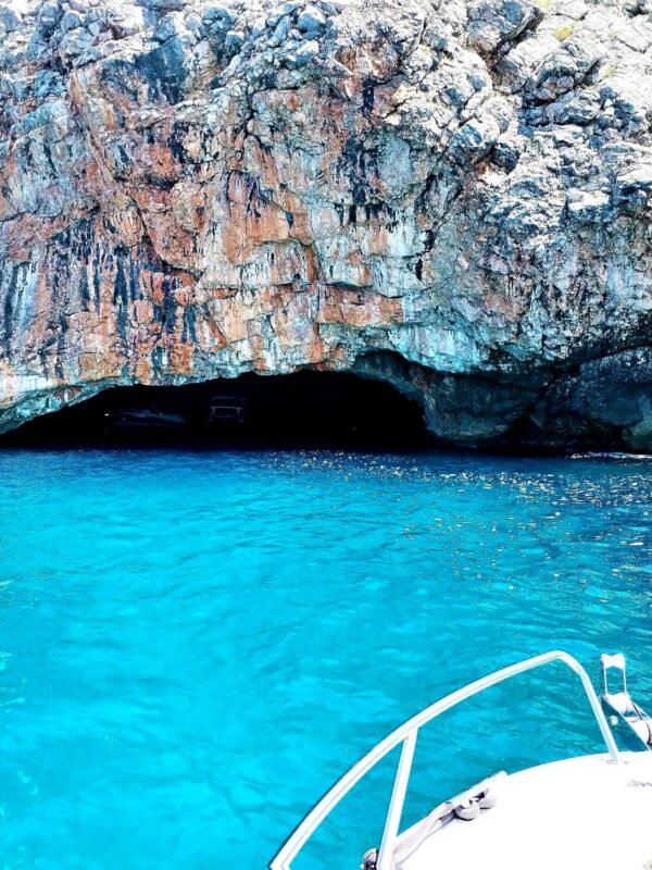 blue caves, Italy, Greece, Croatia, Montenegro, Montenegrin Blue Cave, Blue Cave, Lustica peninsula, Herceg Novi, Blue Cave Herceg Novi,Tivat, plava špilja, Italija, Grčka, Hrvatska, Crna Gora, crnogorska plava špilja, poluotok Luštica, Herceg Novi, plava špilja Herceg Novi, Tivat,