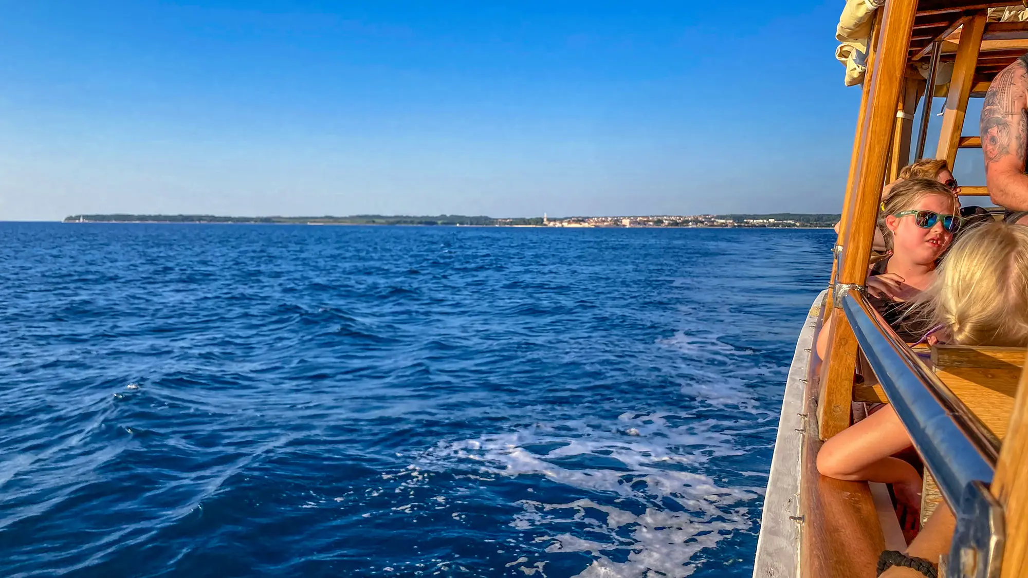 Istra, Funtana, Vrsar, Rovinj, Novigrad, Jadransko more, izleti brodom, Limski fjord, Pervino vinarija, brod Matek, izleti brodom Novigra, Dupin safari Novigrad, Istria, Funtana, Vrsar, Rovinj, Novigrad, Adriatic Sea, boat trips, Limski Fjord, Pervino winery, Matek boat, boat trips Novigra, Dolphin safari Novigrad