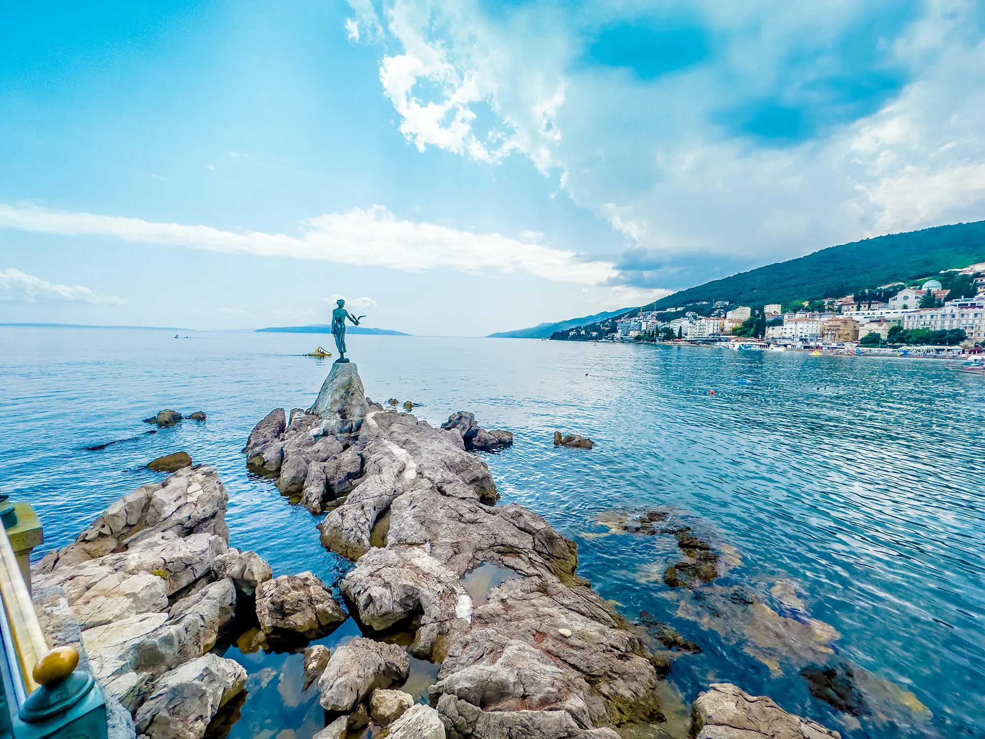 Kvarner County Tourist Board,   Sanjin Stanić, Filmerija production, Kinoteka production, Ivan Raffaelli, Zijad Gračić, Serena Ferraiuolo, Damir Orlić, Marina Musulin, Ljubo Zdjelarevic, Edi Mužin, Sarajevo Film Festival, Opatija, Crikvenica, Novi Vinodolski, Gorski Kotar, Mali Lošinj, Krk, Rab, Cres Turistička zajednica Kvarnera,   Sanjin Stanić, Filmerija produkcija, Kinoteka produkcija, Ivan Raffaelli, Zijad Gračić, Serena Ferraiuolo, Damir Orlić, Marina Musulin, Ljubo Zdjelarević, Edi Mužin, Sarajevo Film Festival, Opatija, Crikvenica, Novi Vinodolski, Gorski Kotar, Mali Lošinj, Krk, Rab, Cres