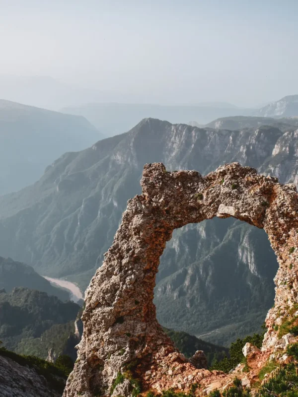 Hajdučka Vrata, Outlaws door, Čvrsnica mountain, Cvrsnica mountain, Bosnia and Herzegovina, Blidinje Nature Park, Diva Grabovica, Lake Crvenjak, Vilinac lodge, Veliki Kuk rock, Mezić rock, Pesti brdo, Čabulje, Prenj  Hajdučka Vrata, Odmetnička vrata, planina Čvrsnica, planina, Bosna i Hercegovina, Park prirode Blidinje, Diva Grabovica, jezero Crvenjak, dom Vilinac, stijena Veliki kuk, stijena Mezić, Pesti brdo, Čabulje, Prenj, Čvrsnica,