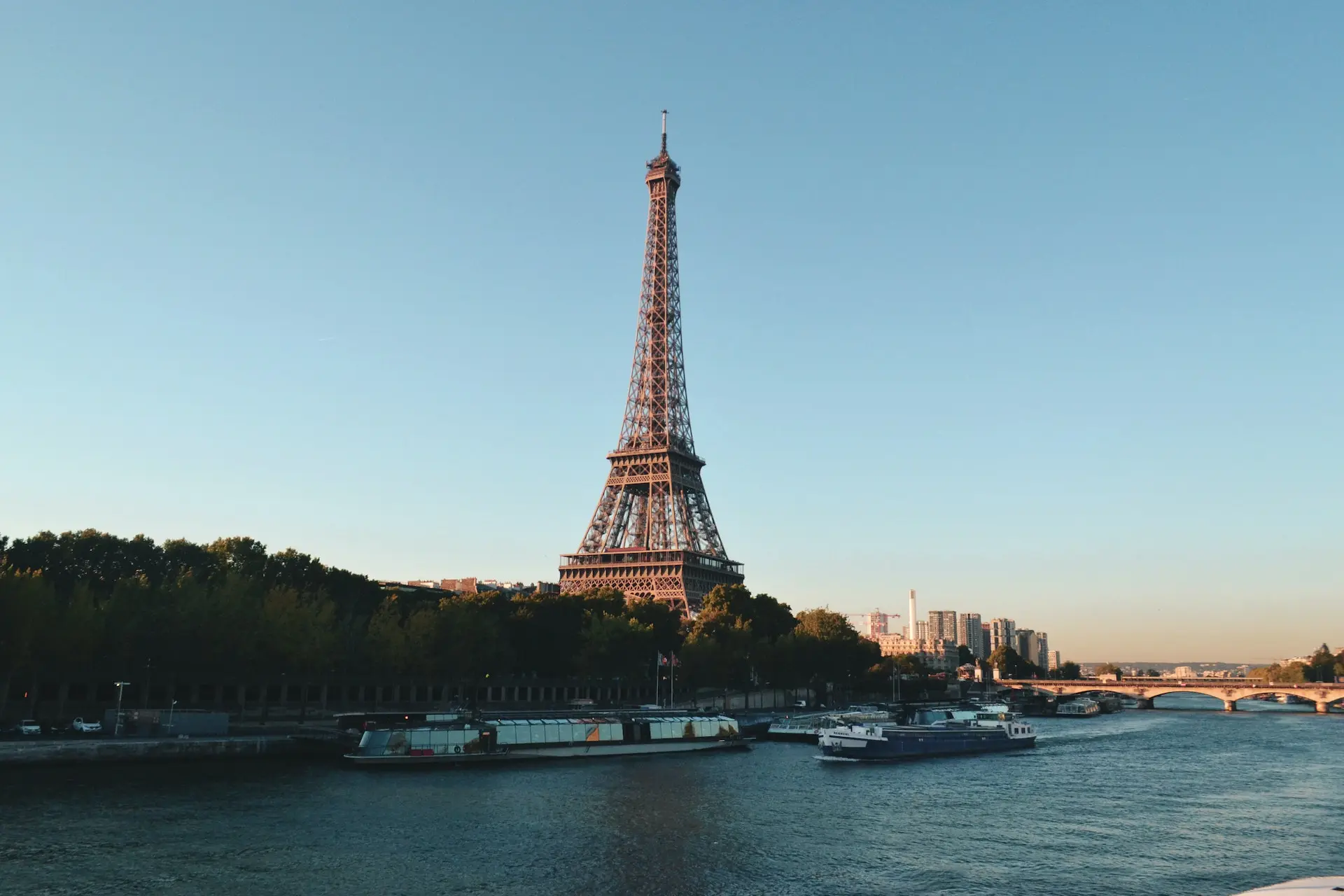 Paris, flights, Eiffel Tower, Louvre Museum, Notre Dame Cathedral, Montmartre, Sacré-Cœur Basilica, Arc de Triomphe, Musée d'Orsay, Luxembourg Gardens, Catacombs of Paris, Palace of Fontainebleau, Le Marais, Place des Vosges, Centre Pompidou, Musée Rodin, Musée de l'Orangerie,, Moulin Rouge, Opéra Garnier, Seine River Cruise, Palace of Versailles, flight zagreb to paris, book a flight Pariz, letovi, Eiffelov toranj, muzej Louvre, katedrala Notre Dame, Montmartre, bazilika Sacré-Cœur, Slavoluk pobjede, Musée d'Orsay, luksemburški vrtovi, pariške katakombe, palača Fontainebleau, Le Marais, Place des Vosges, Centre Pompidou , Musée Rodin, Musée de l'Orangerie,, Moulin Rouge, Opéra Garnier, krstarenje rijekom Seine, palača Versailles, let zagreb Pariz, rezervirajte let