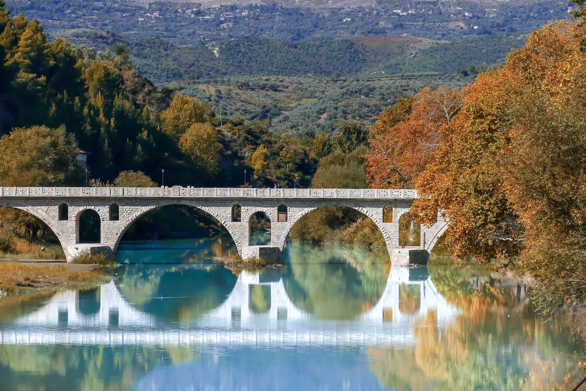 Albanija, Berat, Gorički most, rijeka Osum, Osmansko carstvo, grad tisuću prozora, osmanski mostovi, berat što vidjeti, albanija mostovi, most gorica albanija Albania, Berat, Gorica bridge, Osum river, Ottoman Empire, city of a thousand windows, Ottoman bridges, berat what to see, albania bridges, gorica bridge albania