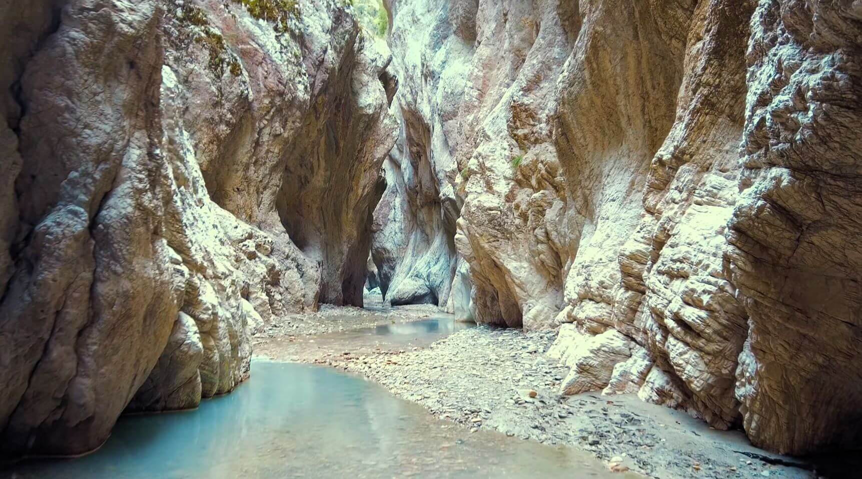 Holta Canyon, Kanioni i Holtas, Tirana, Gramsh, Holta River, Bardhaj, Kabash, hidden gem, Albania, hidden gems in Albania, hidden gems Albania, things to see in albania, crystal blue water, canyon albania, cliffs, cliffs Albania Kanjon Holta, Kanioni i Holtas, Tirana, Gramsh, rijeka Holta, Bardhaj, Kabash, skriveni dragulj, Albanija, skriveni dragulji u Albaniji, skriveni dragulji Albanija, stvari koje treba vidjeti u Albaniji, kristalno plava voda, kanjon Albanija, litice, litice Albanija