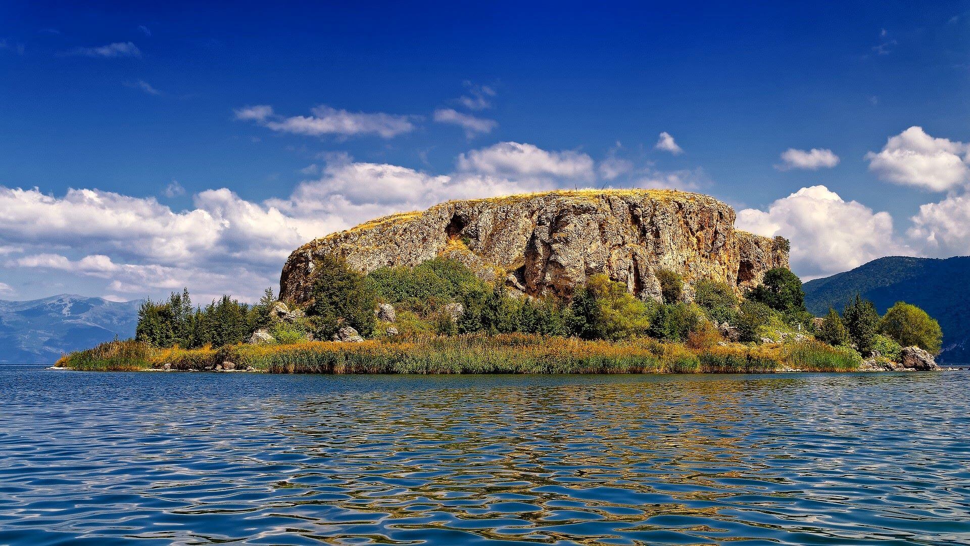 Albania, Skadar, Lake Ohrid, Prespa lake , Lake Skadar, largest lake in the Balkan, Montenegro, richest wetlands in Europe, wetlands in Europe, deepest lake in the Balkan, oldest lake in the Balkan, Lake Prespa, , Island of Mali Grad, biggest lakes in Albania, lakes in Albania, beautiful lakes Albania, Albanija, Skadarsko jezero, Ohridsko jezero, Prespansko jezero , Skadarsko jezero, najveće jezero na Balkanu, Crna Gora, najbogatije močvare u Evropi, močvare u Evropi, najdublje jezero na Balkanu, najstarije jezero na Balkanu, Prespansko jezero, , Ostrvo Mali Grad , najveća jezera u Albaniji, jezera u Albaniji, prekrasna jezera Albanija,