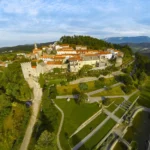 Karst Plateau, Štanjel, Slovenia, San Daniele del Carso, Vipava Valley, Štanjel village, Cobenzl family, Štanjel Castle, Maks Fabiani, Ferrari Garden, Štanjel accommodation, Stanjel accommodation,  Kraška visoravan, Štanjel, Slovenija, San Daniele del Carso, Vipavska dolina, selo Štanjel, obitelj Cobenzl, dvorac Štanjel, Maks Fabiani, Ferrarijev vrt, smještaj Štanjel, smještaj Štanjel,