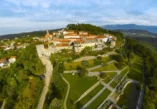 Karst Plateau, Štanjel, Slovenia, San Daniele del Carso, Vipava Valley, Štanjel village, Cobenzl family, Štanjel Castle, Maks Fabiani, Ferrari Garden, Štanjel accommodation, Stanjel accommodation,  Kraška visoravan, Štanjel, Slovenija, San Daniele del Carso, Vipavska dolina, selo Štanjel, obitelj Cobenzl, dvorac Štanjel, Maks Fabiani, Ferrarijev vrt, smještaj Štanjel, smještaj Štanjel,