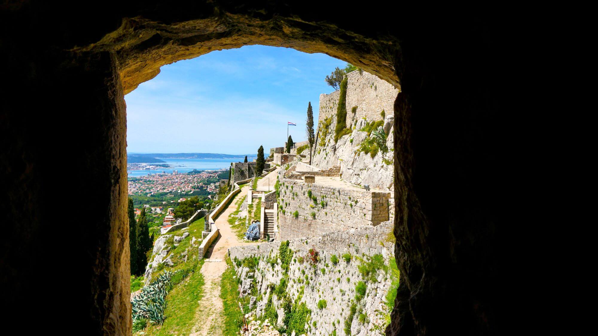 hotel Božikovina, Podstrana, Split, Klis fortress, giveaway, Adria fun giveaway, Dalmatia, fortresses in Croatia, Klis Fortress, Zagora, Bosnia, Petar Kružić, Hero of Klis, Klis, Klis Split, Miloš Parižević, Bakota, klis game of thrones, klis croatia, klis fort, Fortress of Klis, klis fortress from split, how to get to klis fortress, klis fortres hotel, klis fortress things to do hotel Božikovina, Podstrana, Split, tvrđava Klis, nagradna igra, Adria fun nagradna igra, Dalmacija, tvrđave u Hrvatskoj, tvrđava Klis, Zagora, Bosna, Petar Kružić, kliški heroj, Klis, Klis Split, Miloš Parižević, Bakota, klis game of thrones , klis hrvatska, utvrda klis, tvrđava Klis, tvrđava klis iz splita, kako doći do tvrđave klis, hotel tvrđava klis, tvrđava klis što vidjeti