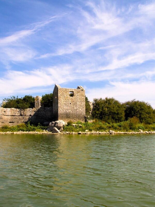 Grmožur, Grmozur, Lake Skadar, Montenegro, Lake Skadar islands, Skadar lake islands, Montenegrin Alcatraz, Alcatraz, King Nikola, Grmozur Fortress, Grmožur Fortress, Skadar lake prison, Lake skadar prison, Karađorđević dynasty, Karadordevic dynasty, Podgorica, fortress grmozur, Skadar lake, Grmožur, Skadarsko jezero, Crna Gora, Skadarsko jezero, ostrve Skadarskog jezera, crnogorski Alkatraz, Alkatraz, kralj Nikola, tvrđava Grmozur, tvrđava Grmožur, zatvor na Skadarskom jezeru, zatvor skadarsko jezero, dinastija Karađorđević, dinastija Karadorđević, Podgorica, tvrđava grmozur, otoci skadarskog jezera, otoci na skadarskom jezeru, ostrve na skadarskom jezeru,