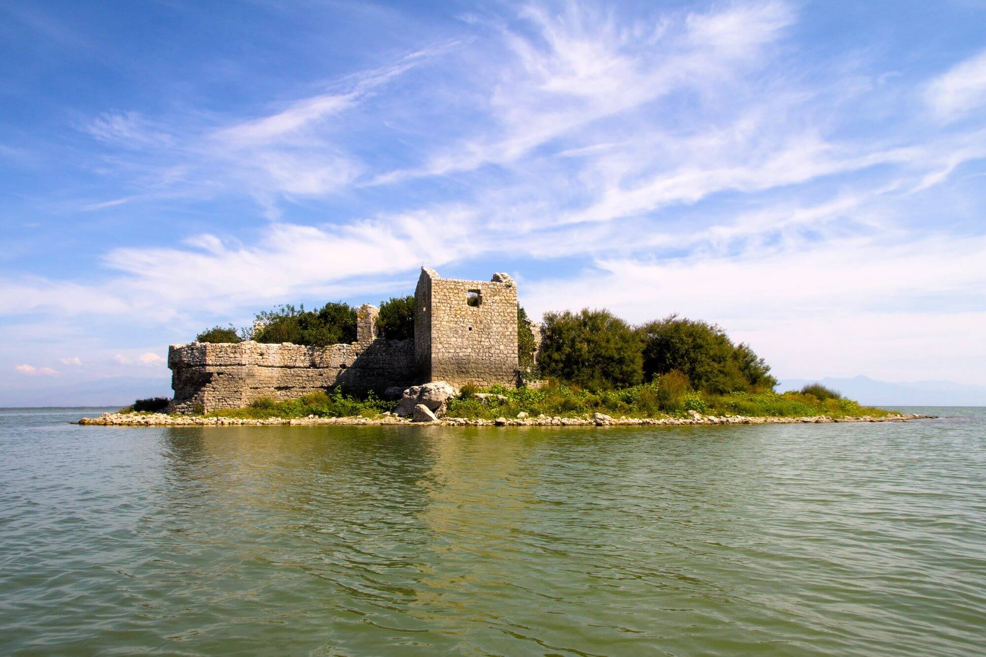 Grmožur, Grmozur, Lake Skadar, Montenegro, Lake Skadar islands, Skadar lake islands, Montenegrin Alcatraz, Alcatraz, King Nikola, Grmozur Fortress, Grmožur Fortress, Skadar lake prison, Lake skadar prison, Karađorđević dynasty, Karadordevic dynasty, Podgorica, fortress grmozur, Skadar lake, Grmožur, Skadarsko jezero, Crna Gora, Skadarsko jezero, ostrve Skadarskog jezera, crnogorski Alkatraz, Alkatraz, kralj Nikola, tvrđava Grmozur, tvrđava Grmožur, zatvor na Skadarskom jezeru, zatvor skadarsko jezero, dinastija Karađorđević, dinastija Karadorđević, Podgorica, tvrđava grmozur, otoci skadarskog jezera, otoci na skadarskom jezeru, ostrve na skadarskom jezeru,