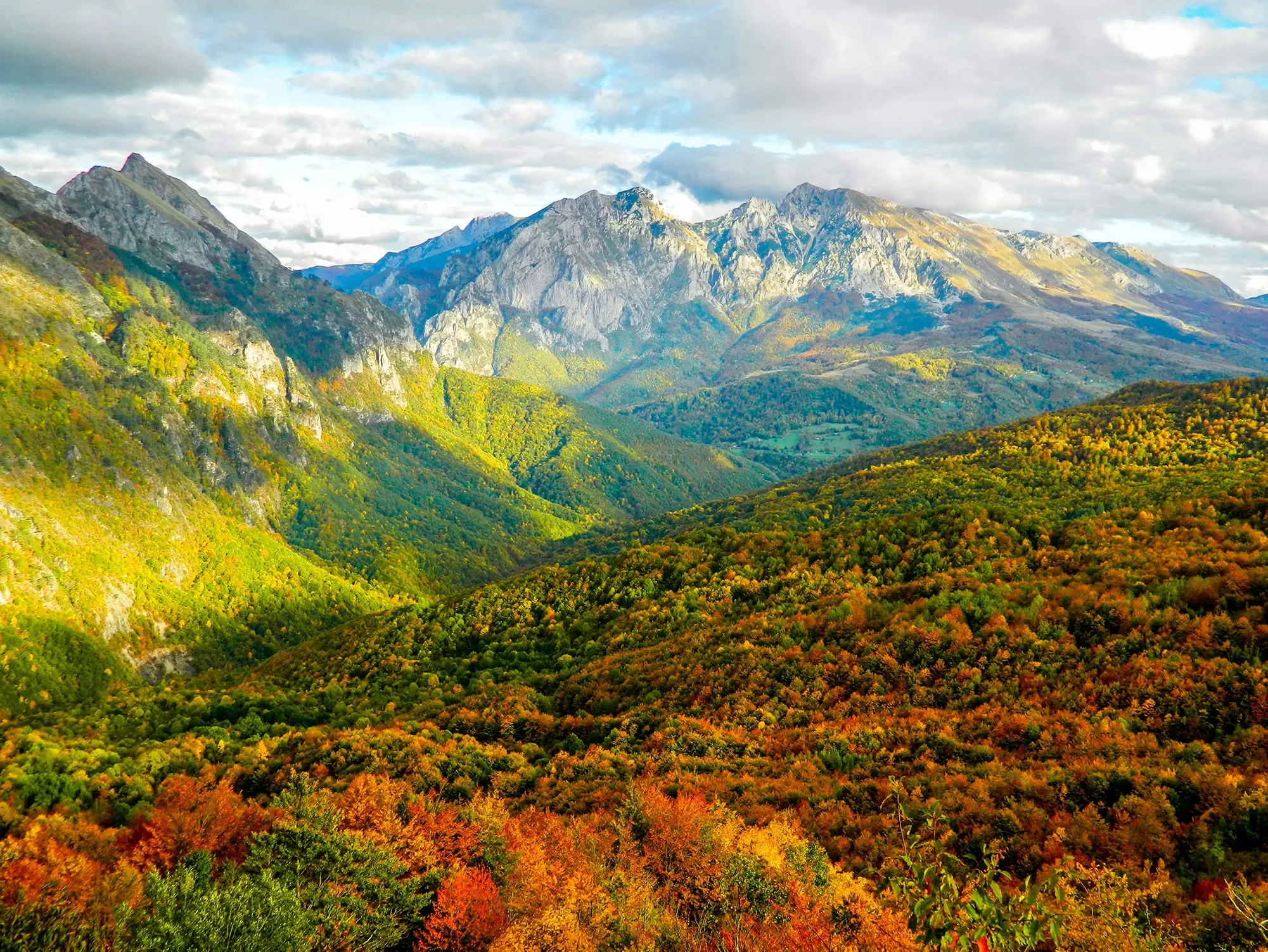 Mount Zelengora, Dinarid, Zelengora, mountain eyes, glacial lakes bosnia, Gornje Bare, Donje Bare, Orlovacko lake, Kotlanicko lake, Stirinsko lake, Crno lake, Bijelo lake, Jugovo lake, artificial lakes bosnia, Tovarnica, Planinica, Josip Broz Tito mountain house, Sutjeska National Park, Ugljesina peak, peak Dobra, Medvjede brdo, Velika Siljevica, Planina Zelengora, Dinarid, Zelengora, planinske oči, lednička jezera bosna, Gornje Bare, Donje Bare, Orlovačko jezero, Kotlaničko jezero, Štirinsko jezero, Crno jezero, Bijelo jezero, Jugovo jezero, umjetna jezera bosna, Tovarnica, Planinica, planina Josip Broz Tito kuća, Nacionalni park Sutjeska, vrh Uglješina, vrh Dobra, Medvjede brdo, Velika Siljevica,