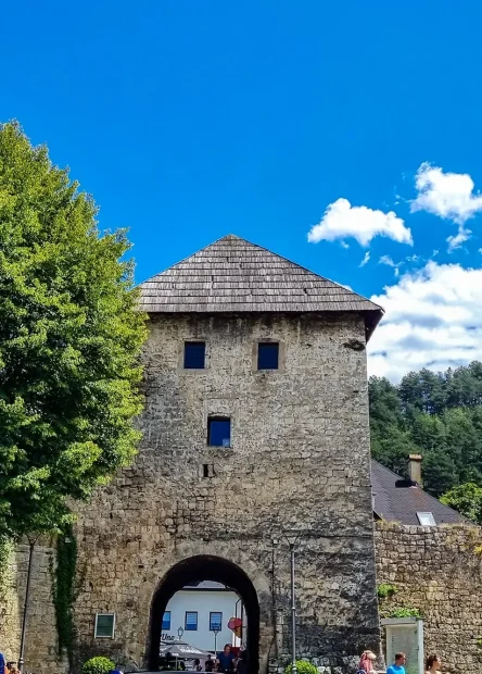 Jajce Fortress, Jajce, Jajce attractions, Pliva river, Pliva lakes, Pliva waterfall, Pliva watermills, Jajce watermills, Mlincici Jajce, Medvjed tower,  Medvjed kula, Stjepan Tomašević, Hrvoje Vukčić Hrvatinić, Ottoman Empire, Church of St. Mary with the tower of St. Luke, Mosque of Suleiman II, fortress in Jajce, Jajce fortress ticket price, Jajce fortress opening time, Tvrđava Jajce, Jajce, zanimljivosti Jajca, rijeka Pliva, Plivska jezera, Vodopad Plive, Plivske vodenice, Jajačke vodenice, Mlinčići Jajce, Medvjed kula,  Medvjed kula, Stjepan Tomašević, Hrvoje Vukčić Hrvatinić, Osmansko Carstvo, Crkva sv. Marije s tornjem Luke, Džamija Sulejmana II, tvrđava u Jajcu, cijena ulaznice za tvrđavu Jajce, radno vrijeme tvrđave Jajce,