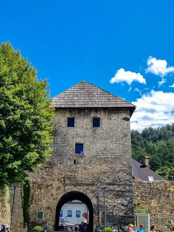 Jajce Fortress, Jajce, Jajce attractions, Pliva river, Pliva lakes, Pliva waterfall, Pliva watermills, Jajce watermills, Mlincici Jajce, Medvjed tower,  Medvjed kula, Stjepan Tomašević, Hrvoje Vukčić Hrvatinić, Ottoman Empire, Church of St. Mary with the tower of St. Luke, Mosque of Suleiman II, fortress in Jajce, Jajce fortress ticket price, Jajce fortress opening time, Tvrđava Jajce, Jajce, zanimljivosti Jajca, rijeka Pliva, Plivska jezera, Vodopad Plive, Plivske vodenice, Jajačke vodenice, Mlinčići Jajce, Medvjed kula,  Medvjed kula, Stjepan Tomašević, Hrvoje Vukčić Hrvatinić, Osmansko Carstvo, Crkva sv. Marije s tornjem Luke, Džamija Sulejmana II, tvrđava u Jajcu, cijena ulaznice za tvrđavu Jajce, radno vrijeme tvrđave Jajce,