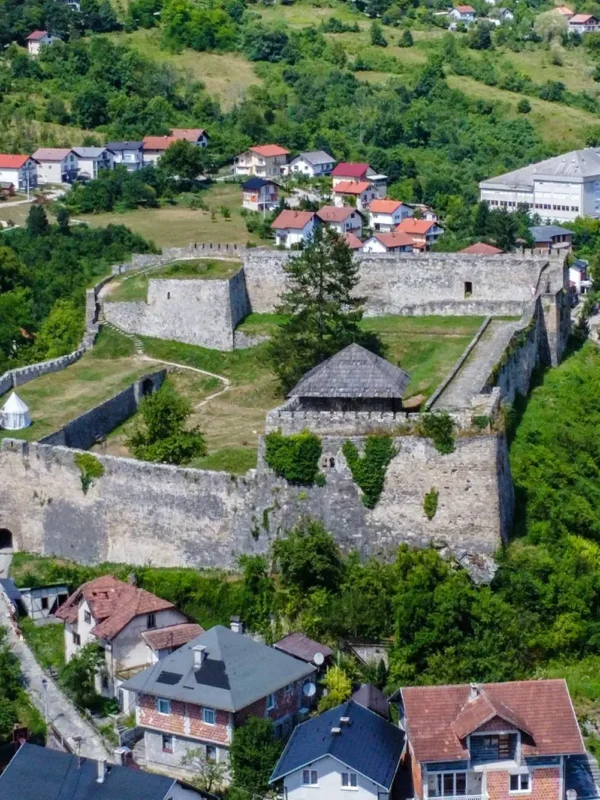 Jajce Fortress, Jajce, Jajce attractions, Pliva river, Pliva lakes, Pliva waterfall, Pliva watermills, Jajce watermills, Mlincici Jajce, Medvjed tower,  Medvjed kula, Stjepan Tomašević, Hrvoje Vukčić Hrvatinić, Ottoman Empire, Church of St. Mary with the tower of St. Luke, Mosque of Suleiman II, fortress in Jajce, Jajce fortress ticket price, Jajce fortress opening time, Tvrđava Jajce, Jajce, zanimljivosti Jajca, rijeka Pliva, Plivska jezera, Vodopad Plive, Plivske vodenice, Jajačke vodenice, Mlinčići Jajce, Medvjed kula,  Medvjed kula, Stjepan Tomašević, Hrvoje Vukčić Hrvatinić, Osmansko Carstvo, Crkva sv. Marije s tornjem Luke, Džamija Sulejmana II, tvrđava u Jajcu, cijena ulaznice za tvrđavu Jajce, radno vrijeme tvrđave Jajce,