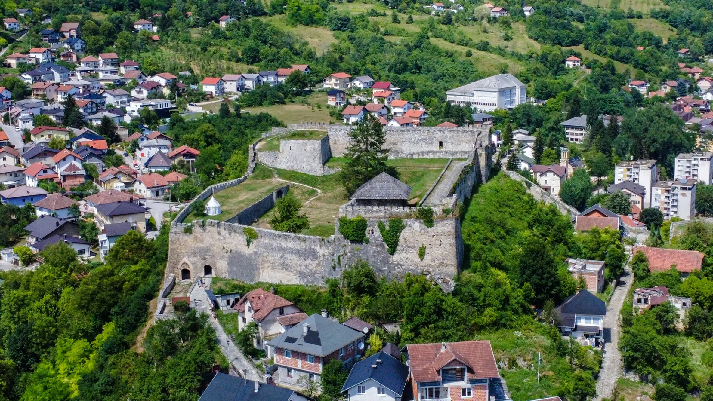 Jajce Fortress, Jajce, Jajce attractions, Pliva river, Pliva lakes, Pliva waterfall, Pliva watermills, Jajce watermills, Mlincici Jajce, Medvjed tower,  Medvjed kula, Stjepan Tomašević, Hrvoje Vukčić Hrvatinić, Ottoman Empire, Church of St. Mary with the tower of St. Luke, Mosque of Suleiman II, fortress in Jajce, Jajce fortress ticket price, Jajce fortress opening time, Tvrđava Jajce, Jajce, zanimljivosti Jajca, rijeka Pliva, Plivska jezera, Vodopad Plive, Plivske vodenice, Jajačke vodenice, Mlinčići Jajce, Medvjed kula,  Medvjed kula, Stjepan Tomašević, Hrvoje Vukčić Hrvatinić, Osmansko Carstvo, Crkva sv. Marije s tornjem Luke, Džamija Sulejmana II, tvrđava u Jajcu, cijena ulaznice za tvrđavu Jajce, radno vrijeme tvrđave Jajce,