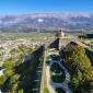 Enver Hoxha, Gjirokastër Castle, Gjirokastër, Ali Pasha Tepelena, Ottoman Empire, Gjirokastër fortress, UNESCO, Gjirokastër Castle, Bektashi Tomb, Gjirokastra Folk Festival, Gjirokastër Castle history, Gjirokastër fortress Albania, UNESCO World Heritage Site Gjirokastër, Ottoman era castle in Albania, Cultural significance of Gjirokastër Castle, Tourist attractions in Gjirokastër, Architectural blend Gjirokastër Castle, Historical landmarks in Albania, Visiting Gjirokastër Castle, Gjirokastër Castle UNESCO site, Explore Albanian heritage, Gjirokastër Castle fortress tour, Gjirokastër Castle panoramic views, Iconic landmarks in southern Albania, Medieval fortifications in Gjirokastër, Gjirokastra Castle,  Gjirokastra castle history, gjirokaster castle photos, Gjirokastra castle tickets, Gjirokaster Castle price, Enver Hoxha, dvorac Gjirokastër, Gjirokastër, Ali Pasha Tepelena, Otomansko Carstvo, tvrđava Gjirokastër, UNESCO, dvorac Gjirokastër, grobnica Bektashi, folklorni festival Gjirokastra, povijest dvorca Gjirokastër, tvrđava Gjirokastër Albanija, UNESCO-va svjetska baština Gjirokastër, dvorac iz osmanskog doba u Albaniji, Kulturni značaj dvorca Gjirokastër, Turističke atrakcije u Gjirokastëru, Kombinacija arhitekture dvorca Gjirokastër, Povijesne znamenitosti u Albaniji, Posjet dvorcu Gjirokastër, UNESCO-vo mjesto dvorca Gjirokastër, Istražite albansku baštinu, obilazak tvrđave dvorca Gjirokastër, panoramski pogled na dvorac Gjirokastër, Ikonične znamenitosti na jugu iz Albanije, Srednjovjekovne utvrde u Gjirokastri, dvorac Gjirokastra,  povijest dvorca Gjirokastra, fotografije dvorca gjirokaster, ulaznice za dvorac Gjirokastra, cijena dvorca Gjirokastra,