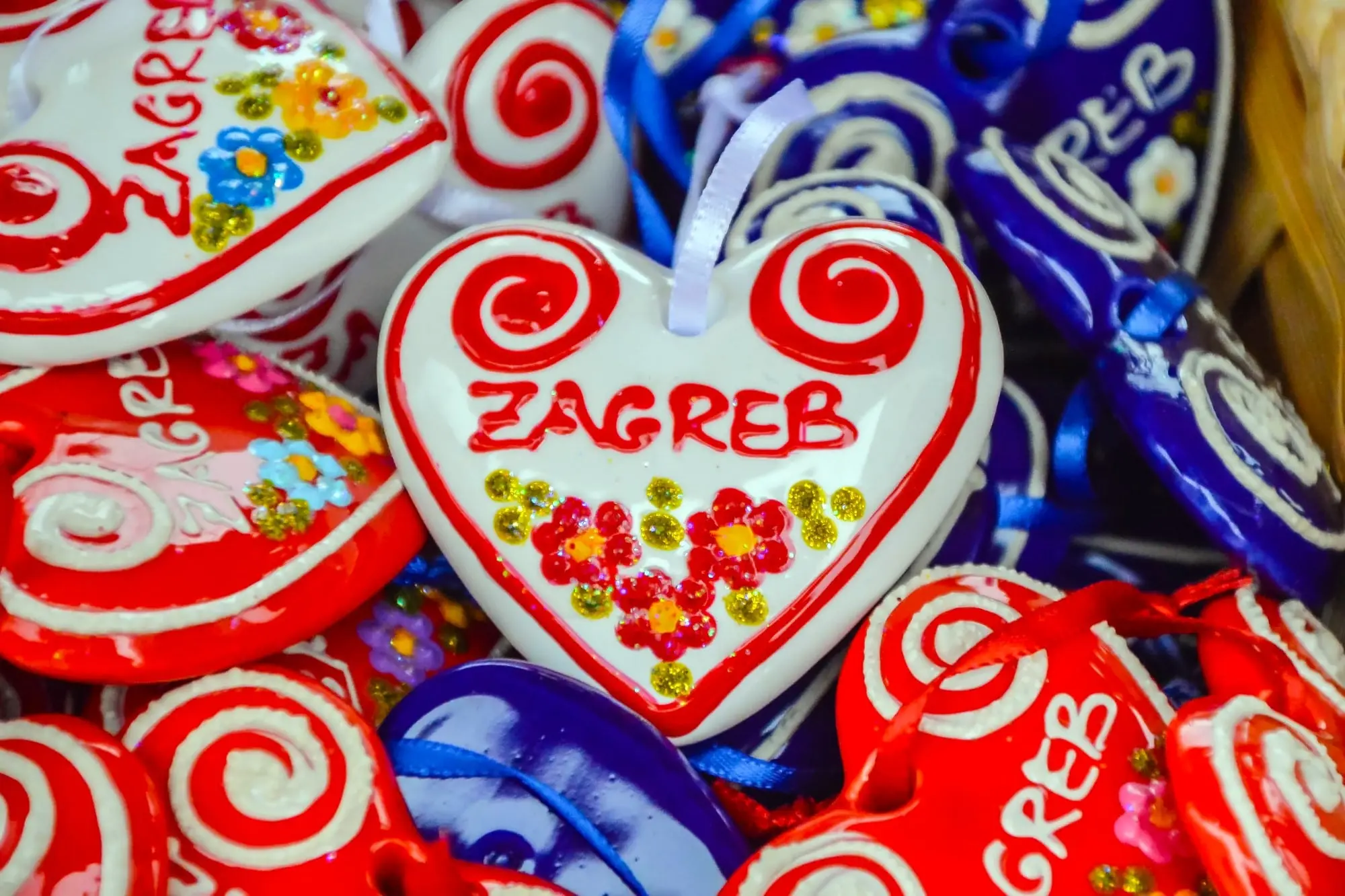 Licitarsko srce, Licitarsko srce privjesak, Licitarsko srce značenja, Licitarsko srce, zagreb, Licitarsko srce recept, Licitarsko srce varaždin, Licitarsko srce karlovac, Licitar, izrada licitara, povijest licitara, hrvatska tradicija, hrvatski suveniri, autohtoni hrvatski suvenir, suveniri hrvatska, činjenice o licitarskim srcima, činjenice licitari, povijest licitarsko srce, Licitar's heart, Licitar's heart pendant, Licitar's heart meaning, Licitar's heart, Zagreb, Licitar's heart recipe, Licitar's heart Varaždin, Licitar's heart Karlovac, Licitar, making licitar, history of licitar, Croatian tradition, Croatian souvenirs, autochthonous Croatian souvenir, Croatian souvenirs, facts about gingerbread hearts, facts gingerbread, history gingerbread heart,