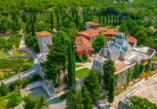 Bosna i Hercegovina, Trebinje, Trebišnjica, vodopad Sušica, Arslanagića most, manastir Tvrdoš, Leotar, Ljubinj, Vinarija podrumi Manastira Tvrdoš, Popovo polje, Trebinjsko polje, Sveti Vasilije Ostroški, Manastir tvrdoš wikipedia, Tvrdos vino, Sta vidjeti u trebinju, Trebinje manastir, manastiri u trebinju, trebinje znamenitosti, trebinje atrakcije, trebinje vino, hercegovačko vino, hercegovina vinski put, Bosnia and Herzegovina, Trebinje, Trebišnjica, Sušica waterfall, Arslanagića bridge, Tvrdoš monastery, Leotar, Ljubinj, Winery cellars of Tvrdoš Monastery, Popovo polje, Trebinjsko polje, Sveti Vasilije Ostroški, Durvoš monastery wikipedia, Tvrdos wine, What to see in Trebinje, Trebinje monastery , monasteries in Trebinje, Trebinje sights, Trebinje attractions, Trebinje wine, Herzegovina wine, Herzegovina wine route,