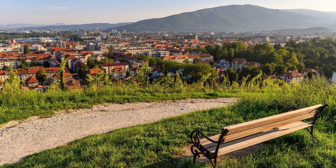 Maribor, katedrala sv. Janez Krstnik, Mariborski dvorac,Jack & Joe Steak and Burger,  najveći vinskih podrum u Europi,Vinag, vinarska kuća Vinag,  Dravski most, Festivalu Lent, Festival Borštnikovo srečanje, kazališni festival u Sloveniji, Maribor Slovenija, mariborske atrakcije, mariborski turizam, mariborski hoteli, mariborsko vino, mariborsko sveučilište, mariborski nogomet, mariborsko vrijeme, mariborska povijest, mariborski događaji, mariborski restorani, mariborski burger, koje su glavne atrakcije za posjetiti u mariboru?, što je najbolje vrijeme za posjet Mariboru?, jeftini hoteli u Mariboru?, Isplati li se posjetiti Maribor? Koja se popularna događanja i festivali održavaju u Mariboru?, Maribor, Cathedral of St. Janez Krstnik, Maribor Castle, Jack & Joe Steak and Burger, the largest wine cellar in Europe, Vinag, Vinag Wine House, Dravski Most, Festival Lent, Festival Borštnik's meeting, theater festival in Slovenia, Maribor Slovenia, Maribor attractions, Maribor tourism, Maribor hotels, Maribor wine, Maribor university, Maribor football, Maribor weather, Maribor history, Maribor events, Maribor restaurants, Maribor burger, what are the main attractions to visit in Maribor?, what is the best time to visit Maribor?, cheap hotels in Maribor? , Is it worth visiting Maribor? What popular events and festivals are held in Maribor?,