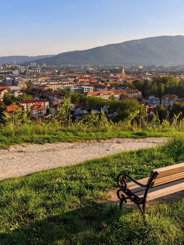 Maribor, katedrala sv. Janez Krstnik, Mariborski dvorac,Jack & Joe Steak and Burger,  najveći vinskih podrum u Europi,Vinag, vinarska kuća Vinag,  Dravski most, Festivalu Lent, Festival Borštnikovo srečanje, kazališni festival u Sloveniji, Maribor Slovenija, mariborske atrakcije, mariborski turizam, mariborski hoteli, mariborsko vino, mariborsko sveučilište, mariborski nogomet, mariborsko vrijeme, mariborska povijest, mariborski događaji, mariborski restorani, mariborski burger, koje su glavne atrakcije za posjetiti u mariboru?, što je najbolje vrijeme za posjet Mariboru?, jeftini hoteli u Mariboru?, Isplati li se posjetiti Maribor? Koja se popularna događanja i festivali održavaju u Mariboru?, Maribor, Cathedral of St. Janez Krstnik, Maribor Castle, Jack & Joe Steak and Burger, the largest wine cellar in Europe, Vinag, Vinag Wine House, Dravski Most, Festival Lent, Festival Borštnik's meeting, theater festival in Slovenia, Maribor Slovenia, Maribor attractions, Maribor tourism, Maribor hotels, Maribor wine, Maribor university, Maribor football, Maribor weather, Maribor history, Maribor events, Maribor restaurants, Maribor burger, what are the main attractions to visit in Maribor?, what is the best time to visit Maribor?, cheap hotels in Maribor? , Is it worth visiting Maribor? What popular events and festivals are held in Maribor?,