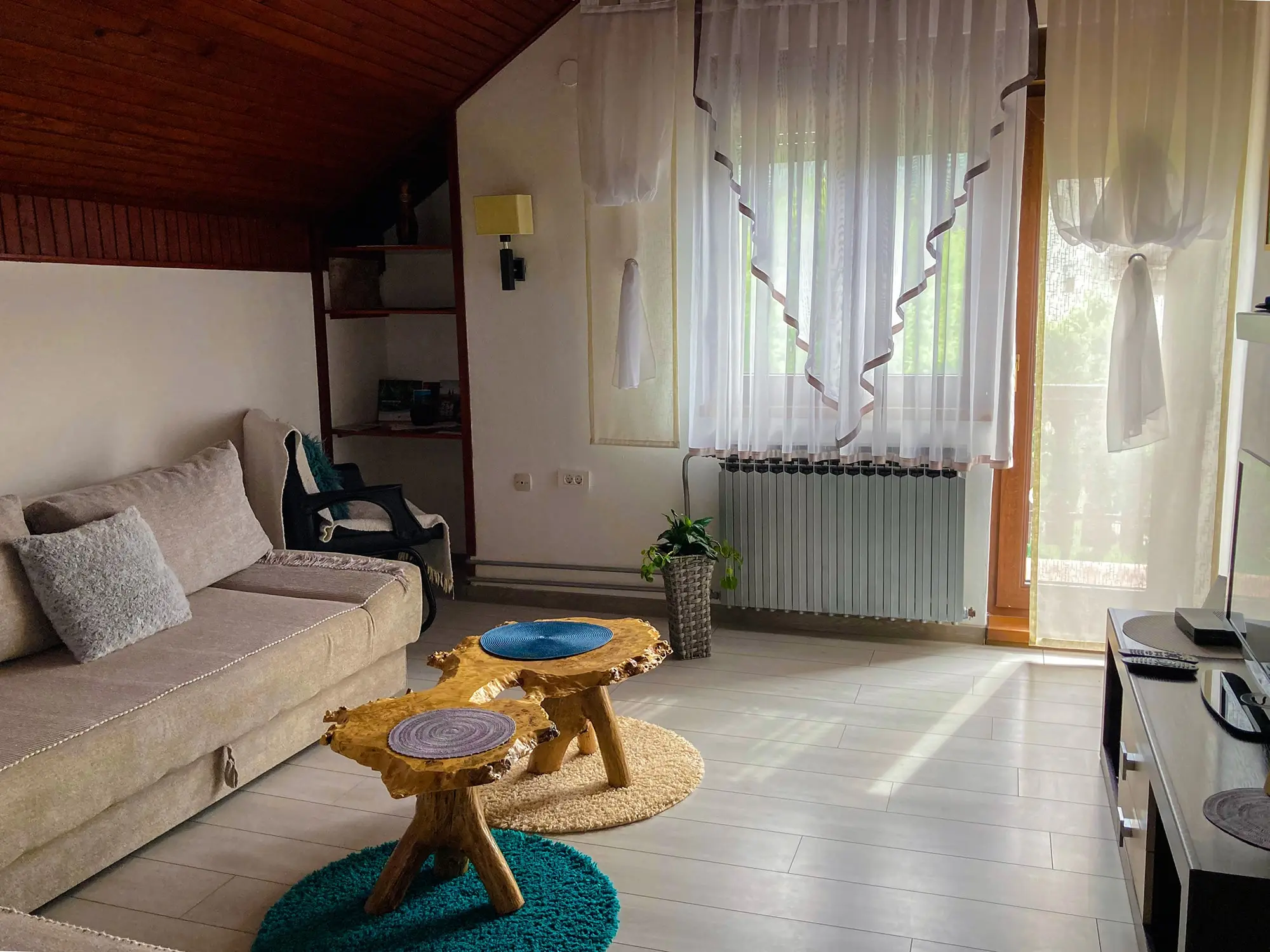apartman Arya, Lika apartmani, Korenica, Korenica smještaj, Plitvička jezera smještaj, Plitvička jezera, apartmani Korenica, apartmani Plitvička jezera, kuća za odmor Korenica, kuća za odmor Plitvička jezera, Plitvička jezera aparmatni, Udbina, apartmani u Korenici, Zipline Pazi Medo, Vrhovine, Zipline Pazi Medo Vrhovine, Zipline Vrhovine, Big Bear Plitvice, Babić ćevapi,  apartment Arya, Lika apartments, Korenica, Korenica accommodation, Plitvice Lakes accommodation, Plitvice Lakes, apartments Korenica, apartments Plitvice Lakes, holiday house Korenica, holiday house Plitvice Lakes, Plitvice Lakes apartments, Udbina, apartments in Korenica, Zipline Pazi Medo, Vrhovine, Zipline Pazi Medo Vrhovine, Zipline Vrhovine, Big Bear Plitvice, Babić kebabs,