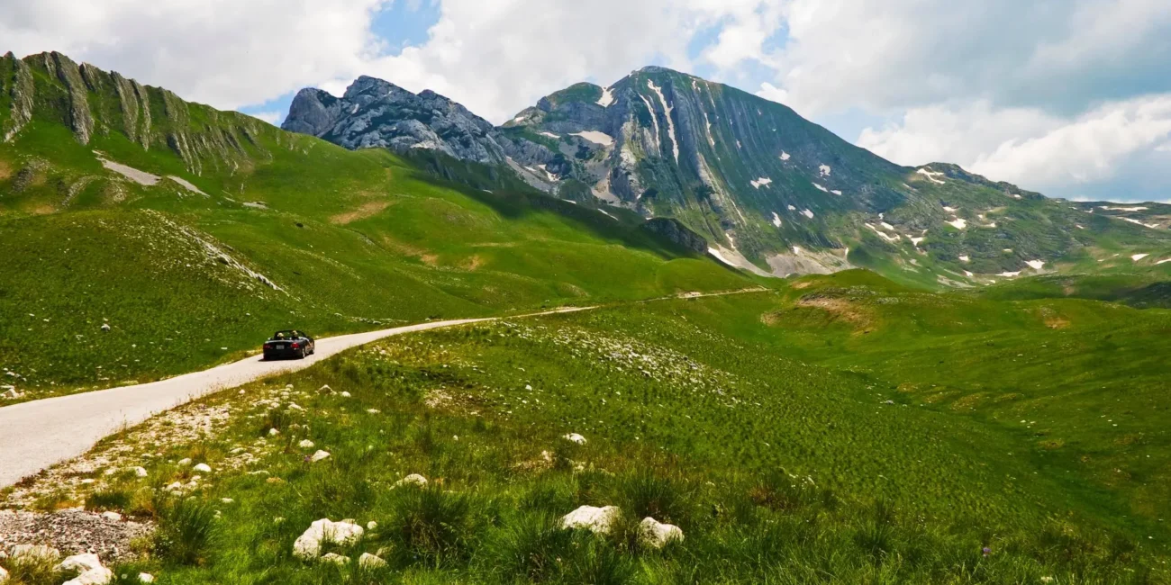 Planinske oči Durmitora, Zmijsko jezero, Valovito jezero, Modro jezero, Zminičko jezero, Suha lokva, Zeleni vrtlog, jezero Sušice, Barno jezero, Zabojsko jezero, jezero Srable, jezero Jablan, Vražje jezero, Ševarita lokva, Veliko Škrko jezero, Malo Škrčko jezero, Riblje jezero, Pošćensko jezero, Žabljak, Crno jezero, Durmitor, nacionalni park Durmitor, najveći nacionalni park u Crnoj Gori, kanjon Nevidio, rijeka Komarnica, rijeka Draga, rijeka Piva, kanjon rijeke Drage, kanjon rijeke Pive, kanjon  Sučice, kanjon rijeke Tare, vodopad Skakala, Sušičko jezero, najveći kanjon u Crnoj gori, Ledena pećina, Ledena špilja, Ledena špilja Durmitor, Bobotov Kuk, najviši vrh Durmitora, durmitor wikipedia, ime durmitora, recenzije durmitora, značenje durmitora, nacionalni park durmitor, durmitor žabljak, durmitor planina, durmitor činjenice, činjenice o durmitoru, durmitor činjenice wikipedia, durmitor zanimljivosti, zanimljivosti o durmitoru, Zmijsko  lake, Volovito lake, Modro lake, Zminičko lake, Suha klova, Zeleni vrtlog, Sušica lake, Barno lake, Zabojsko lake, Srable lake, Jablan lake, Vražje lake, Ševarita lokva, Big Škrko lake, Small Škrčko lake, Riblje lake, Pošćensko lake, Mountain eyes of Durmitor, Zmijsko lake, Volovito lake, Blue lake, Zminičko lake, Dry puddle, Green vortex, Sušice lake, Barno lake, Zabojsko lake, Srable lake, Jablan lake, Vražje lake, Ševarita klova, Veliko Škrko lake, Malo Škrčko lake , Fish Lake, Pošćensko Lake, Žabljak, Black Lake, Durmitor, Durmitor National Park, the largest national park in Montenegro, Nevidio Canyon, Komarnica River, Draga River, Piva River, Draga River Canyon, Piva River Canyon, Sučica Canyon, River Canyon Tare, Skakala waterfall, Sušičko lake, the largest canyon in Montenegro, Ice cave, Ice cave, Ice cave Durmitor, Bobotov Kuk, the highest peak of Durmitor, durmitor wikipedia, name of durmitor, reviews of durmitor, meaning of durmitor, national park durmitor, durmitor žabljak, durmitor mountain, durmitor facts, facts about durmitor, durmitor facts wikipedia, durmitor interesting facts, interesting facts about durmitor,