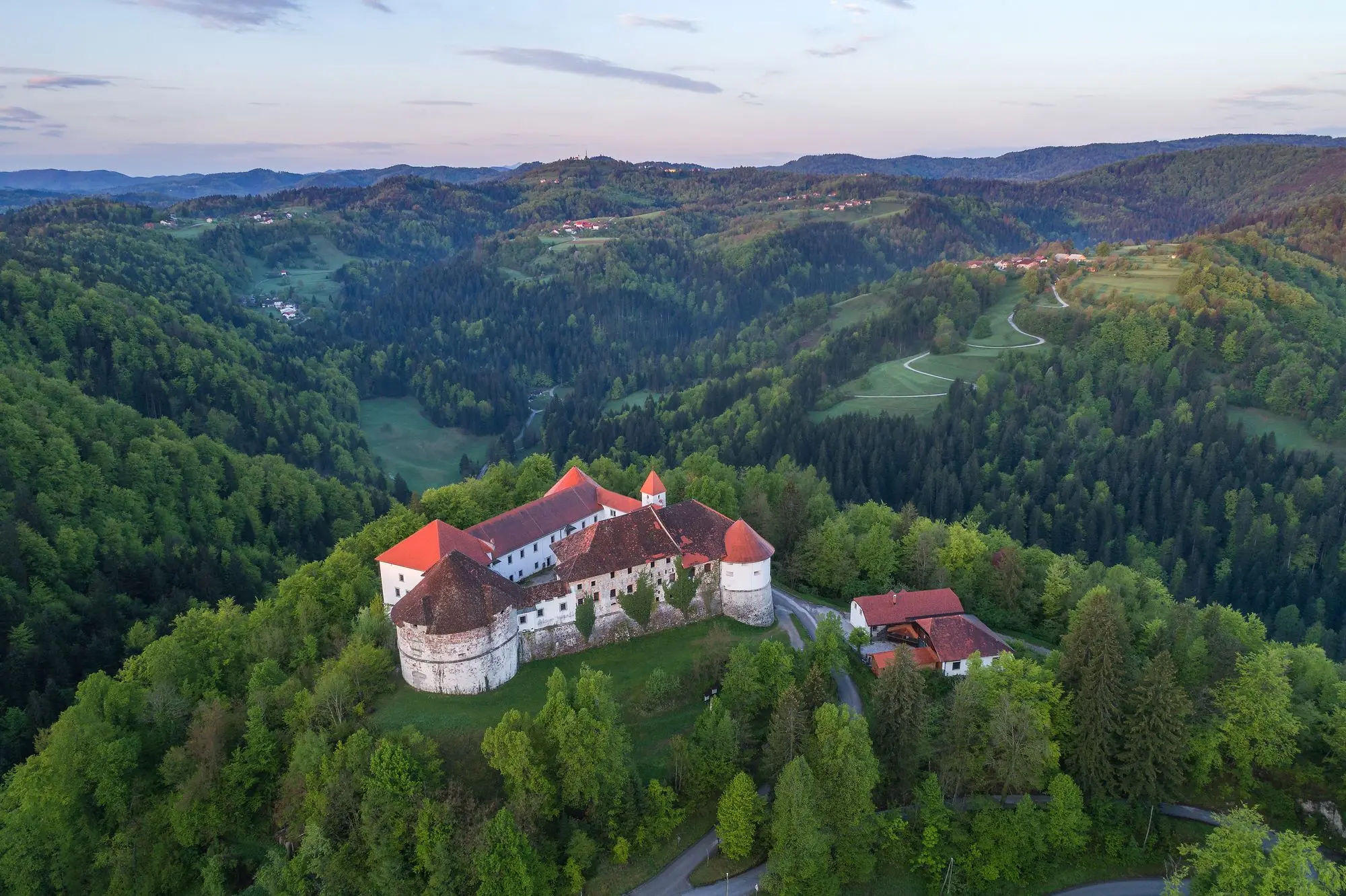 Grad Turjak, Slovenija, Ljubljana, Velike Lašče, Jurij Dalmatin, Primož Truba, France Prešeren, Turjaška Rozamunda, Grad turjak wikipedia, Grad turjak povijest, Grad turjak ulaznica, Grad turjak radno vrijeme, Turjak Slovenia, obitelj Turješki, Turjak castle, Turjak, Slovenia, Ljubljana, Velike Lašče, Jurij Dalmatin, Primož Truba, France Prešeren, Turjaška Rozamunda, Turjak castle wikipedia, Turjak castle history, Turjak castle tickets, Turjak castle working hours, Turjak Slovenia, Turješki family,