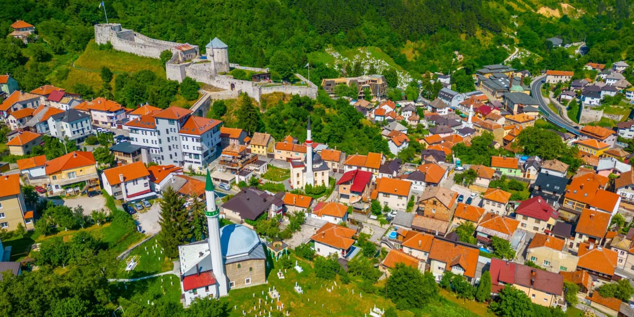 Nekropola žrtvama fašizma Smrike, Zavičajni muzej Travnik, lokomotiva Ćiro, Lašvanska dolina, rijeka Lašva, Stari grad Travnik, Tvrđava Stari grad Travnik, Travnička tvrđava, Plava voda, Plava voda Travnik, Šarena džamija, Šarena džamija Travnik,  džamija Sulejmanija, rodna kuća Ive Andrića, muzej Ive Andrića, što posjeti u Travniku, što vidjeti u Travniku, Travnik wikipedija,  Ornamented Mosque, Colorful Mosque, Ornamented Mosque Travnik, Colorful Mosque Travnik, Native Museum Travnik,  Necropolis for the Victims of Fascism, Monument on Smrika, Smrika Necropolis for the Victims of Fascism, Smrika Necropolis of the Victims of Fascism, Travnik Local Museum, Ćiro Locomotive, Lašvanska Dolina, Lašva River, Travnik Old Town, Travnik Old Town Fortress, Travnik Fortress, Blue Water, Blue Water Travnik, Colorful Mosque, Colorful Mosque Travnik, Sulejmanija Mosque, Iva's Birthplace Andrić, Ivo Andrić museum, what to visit in Travnik, what to see in Travnik, Travnik wikipedia,