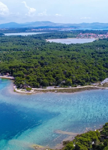 ružičasta jezera, fenomen ružičastih jezera, ružičasto jezero šibenik, Veliko Blato, Malo Blato, Zablaće, Vela i Mala Solina, Vela Solina, Mala Solina, ružičasto jezero hrvatska, šibenik što vidjeti, šibenik što raditi,  pink lakes, phenomenon of pink lakes, pink lake Šibenik, Veliko Blato, Malo Blato, Zablaće, Vela and Mala Solina, Vela Solina, Mala Solina, pink lake Croatia, what to see in Šibenik, what to do in Šibenik,