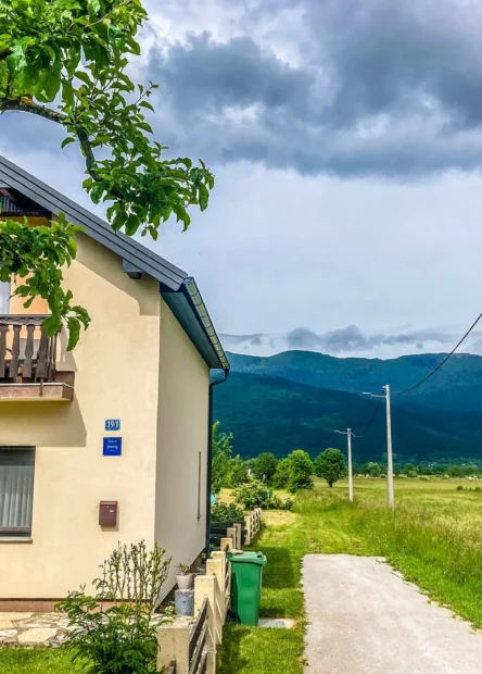 apartman  Arya, Svemirka,