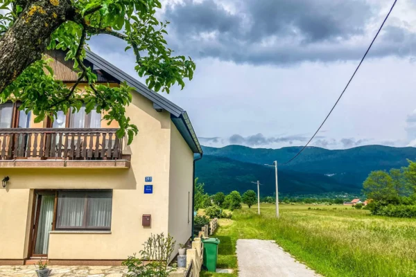 apartman  Arya, Svemirka,